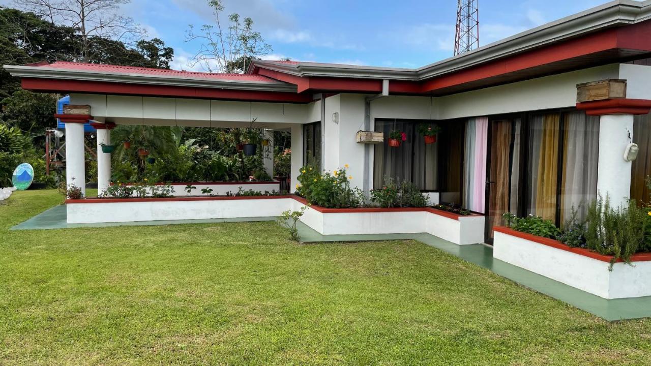Las Pavitas Cottages La Fortuna المظهر الخارجي الصورة