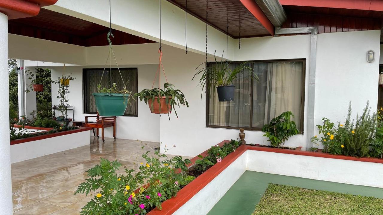 Las Pavitas Cottages La Fortuna المظهر الخارجي الصورة