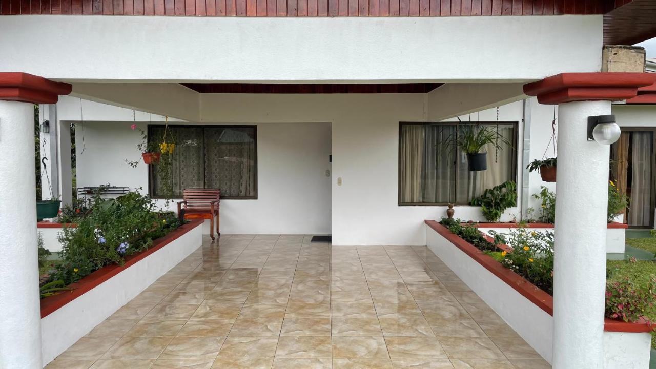 Las Pavitas Cottages La Fortuna المظهر الخارجي الصورة