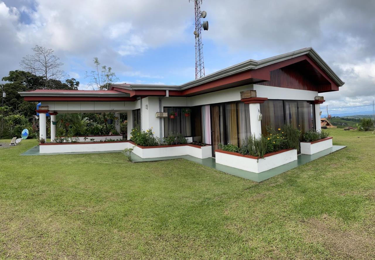 Las Pavitas Cottages La Fortuna المظهر الخارجي الصورة